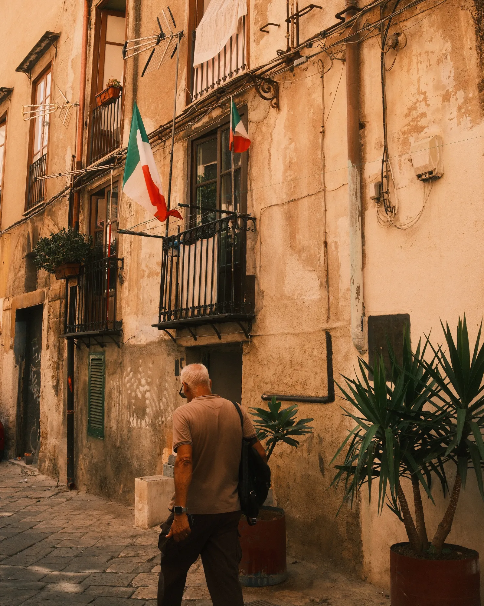 A man in a tiny street of Palermo